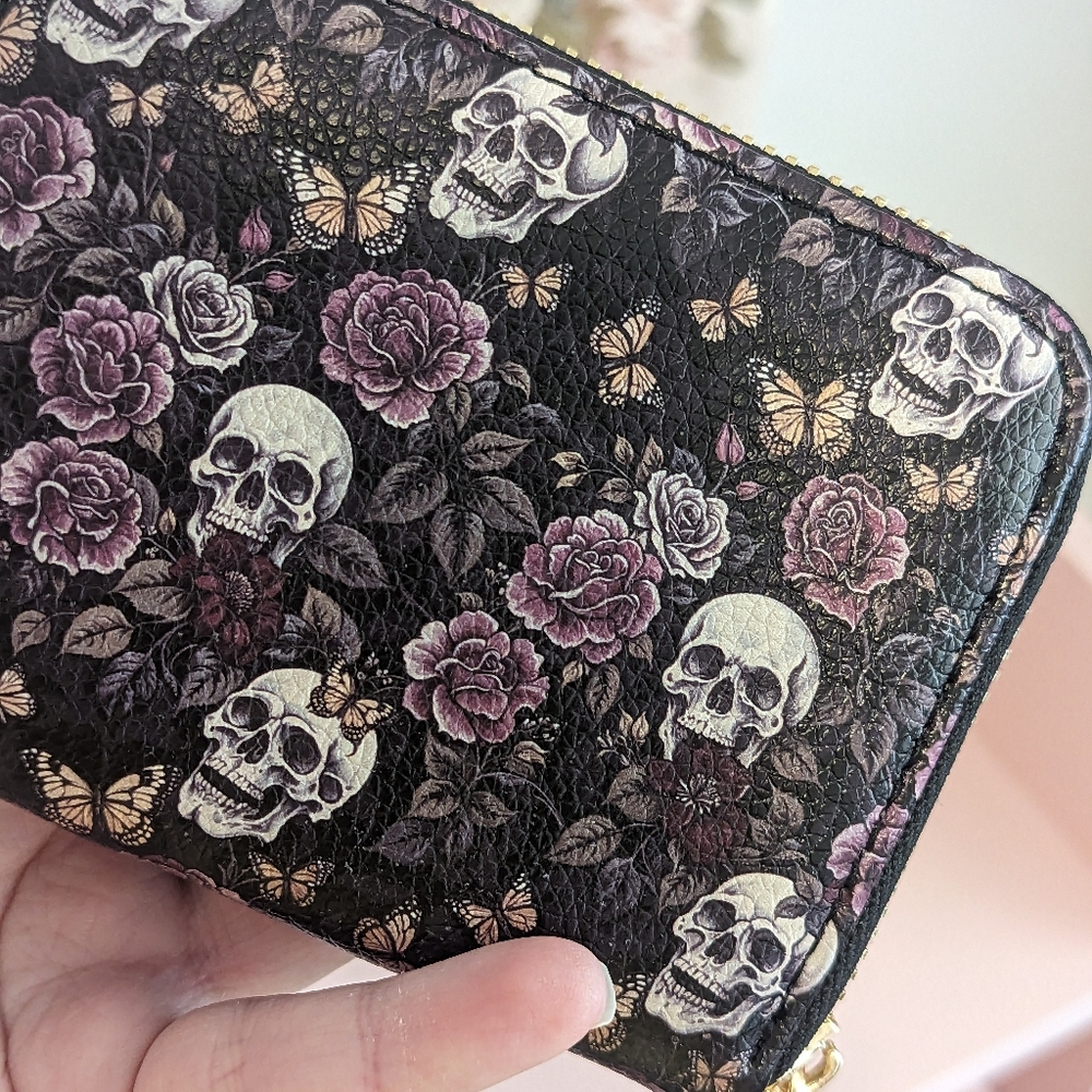 Skullette Brand Purple Roses & Skulls Vegan Leather Wallet New! - Picture 3 of 11